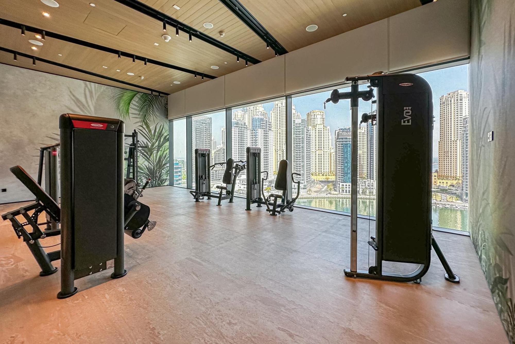 New Luxe 3br In Vida Marina W/ Breathtaking Views Dubai