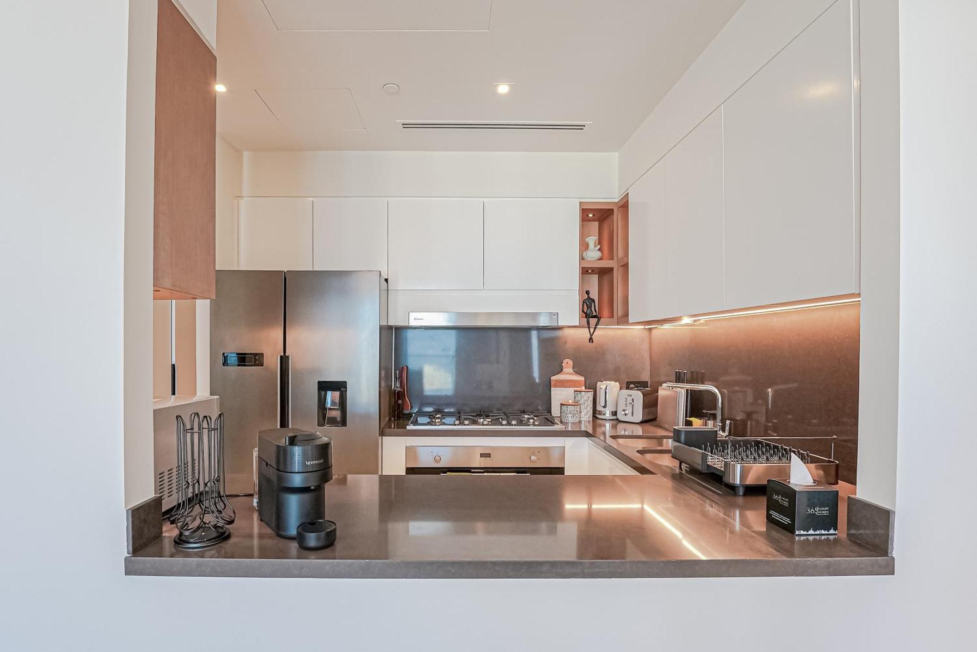 New Luxe 3br In Vida Marina W/ Breathtaking Views Dubai
