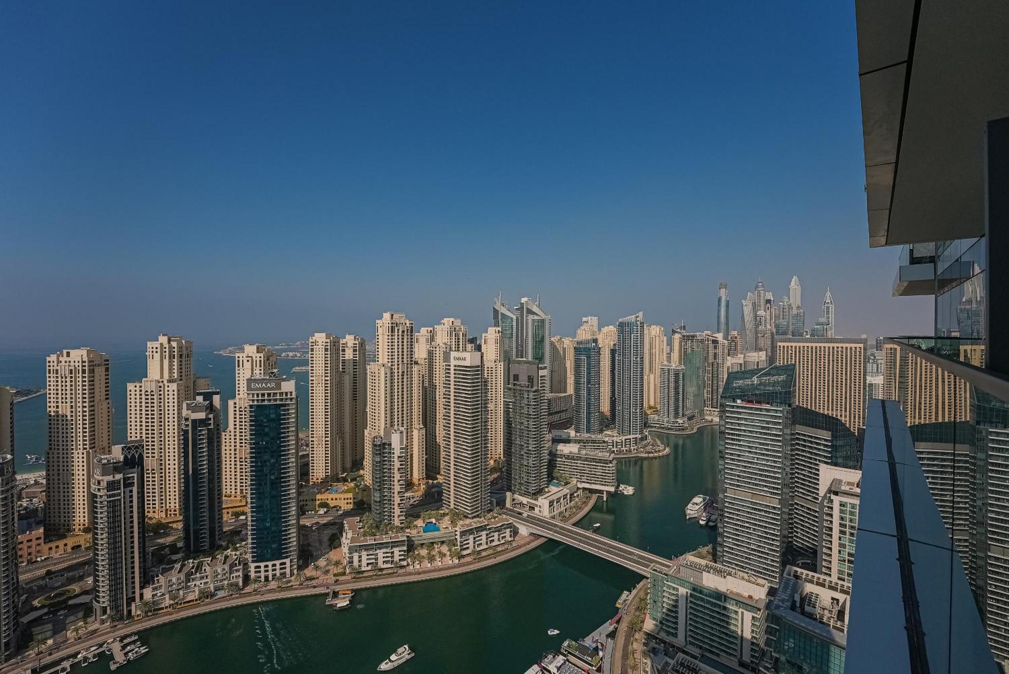 Apartment New Luxe 3br In Vida Marina W/ Breathtaking Views Dubai